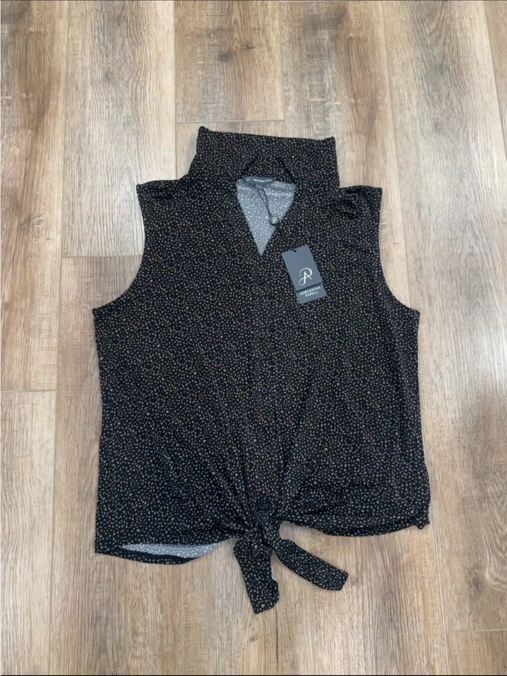 NWT Adrianna Papell Sleeveless V Neck Blouse